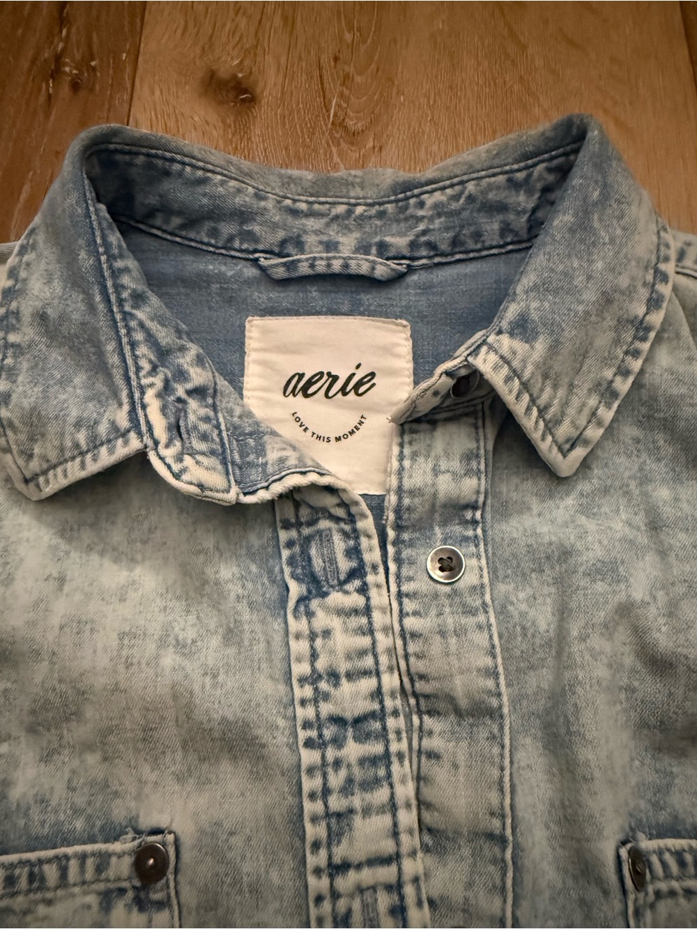 Aerie - oversized denim shirt - acid wash - Picture 3 of 7
